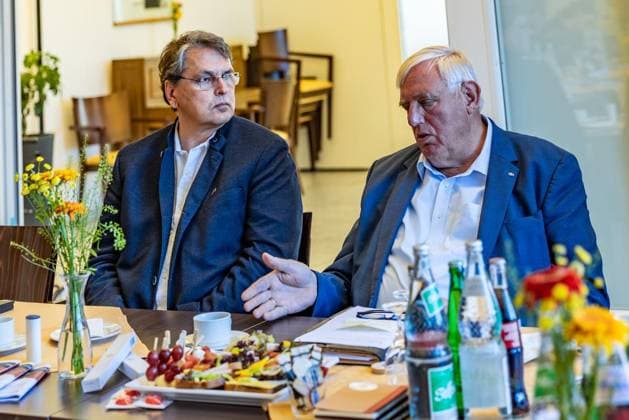 Laumann im Alfred-Delp-Haus ** NUR FÜR REDAKTIONELLE ZWECKE ** EDITORIAL USE ONLY **<p>Gesundheitsminister Laumann besucht am Mittwoch, den 12.08.2026 die Senioreneinrichtung Alfred-Delp-Haus in Dinslaken. Es geht um Klimatisierung. Links: Caritas Direktor Michael van Meerbeck. Deutschland NRW Dinslaken Copyright: ErwinxPottgiesser *** Laumann at the Alfred Delp Haus ** FOR EDITORIAL USE ONLY ** EDITORIAL USE ONLY ** Health Minister Laumann will visit the Alfred Delp Haus senior care facility in Dinslaken on Wednesday, August 12, 2026. The focus will be on air conditioning. Left: Caritas Director Michael van Meerbeck. Germany, North Rhine-Westphalia, Dinslaken. Copyright ErwinxPottgiesser Copyright: ErwinxPottgiesser doc874k0azto3rhqcu891i ,EDITORIAL USE ONLY