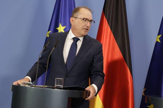 Bundesminister Alexander Dobrindt, Deutschland, Berlin, Bundeskanzleramt, Pressekonferenz mit Bundesministerin Nina Warken und Bundesminister Alexander Dobrindt zur Reform des Rechts der Nachrichtendienste *** Federal Minister Alexander Dobrindt, Germany, Berlin, Federal Chancellery, press conference with Federal Minister Nina Warken and Federal Minister Alexander Dobrindt on the reform of intelligence service law