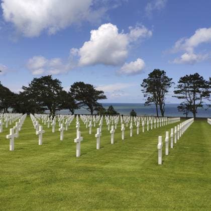 Amerikanischer Soldatenfriedhof am Omaha Beach, Normandie, Frankreich American military cemetery on Omaha Beach, Normandy, France Copyright: imageBROKER GiselaxRentsch ibxgir18735526.jpg