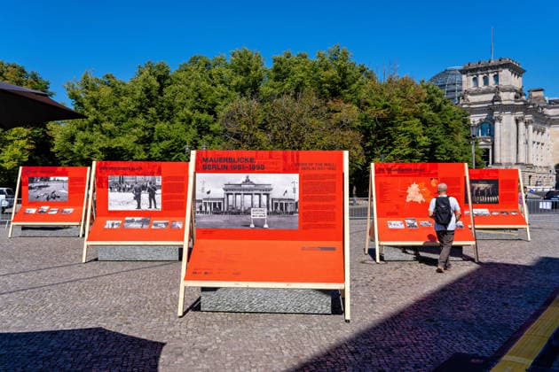 Berlin,12.08.2026,Brandenburger Tor,Platz des 18.März,65 Jahre Mauerbau:Temporärer Erinnerungsort mit großformatiger Installation und Open-Air-Ausstellung von Kulturprojekte Berlin und Stiftung Berliner Mauer. *** Berlin, August 12, 2026, Brandenburg Gate, Platz des 18. März, 65th Anniversary of the Construction of the Berlin Wall: A temporary memorial site featuring a large-scale installation and an open-air exhibition by Kulturprojekte Berlin and the Berlin Wall Foundation