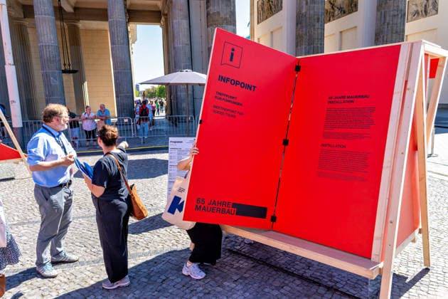Berlin,12.08.2026,Brandenburger Tor,Platz des 18.März,65 Jahre Mauerbau:Temporärer Erinnerungsort mit großformatiger Installation und Open-Air-Ausstellung von Kulturprojekte Berlin und Stiftung Berliner Mauer. *** Berlin, August 12, 2026, Brandenburg Gate, Platz des 18. März, 65th Anniversary of the Construction of the Berlin Wall: A temporary memorial site featuring a large-scale installation and an open-air exhibition by Kulturprojekte Berlin and the Berlin Wall Foundation
