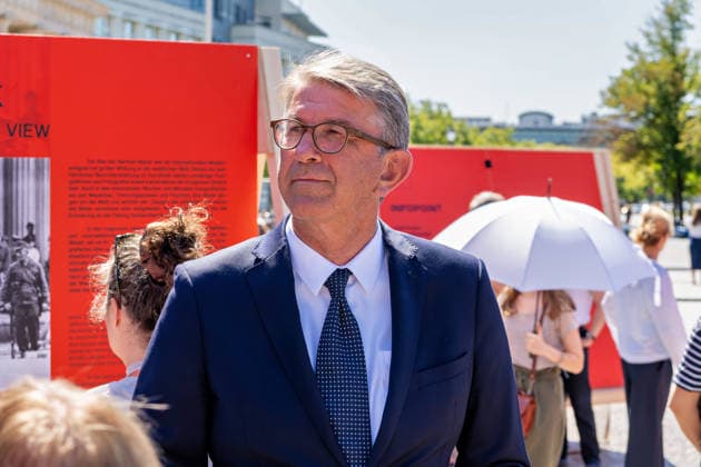 Berlin,12.08.2026,Brandenburger Tor,Platz des 18.März,65 Jahre Mauerbau:Temporärer Erinnerungsort mit großformatiger Installation und Open-Air-Ausstellung von Kulturprojekte Berlin und Stiftung Berliner Mauer.Kulturstaatsminister Wolfram Weimer *** Berlin, August 12, 2026, Brandenburg Gate, Platz des 18. März, 65th anniversary of the construction of the Berlin Wall: A temporary memorial site featuring a large-scale installation and an open-air exhibition organized by Kulturprojekte Berlin and the Berlin Wall Foundation; Minister of State for Culture Wolfram Weimer