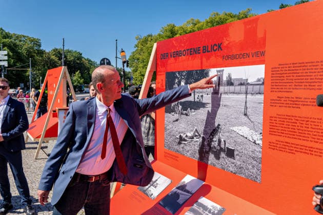Berlin,12.08.2026,Brandenburger Tor,Platz des 18.März,65 Jahre Mauerbau:Temporärer Erinnerungsort mit großformatiger Installation und Open-Air-Ausstellung von Kulturprojekte Berlin und Stiftung Berliner Mauer.Prof. Dr. Axel Klausmeier *** Berlin, August 12, 2026, Brandenburg Gate, Platz des 18. März, 65th Anniversary of the Construction of the Berlin Wall: A temporary memorial site featuring a large-scale installation and an open-air exhibition by Kulturprojekte Berlin and the Berlin Wall Foundation, Prof. Dr. Axel Klausmeier
