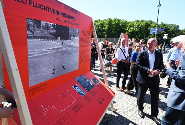 65th Anniversary of the Berlin Wall in Berlin BERLIN, GERMANY – AUGUST 12: Berlin’s Governing Mayor Kai Wegner and Federal Commissioner for Culture and the Media Wolfram Weimer attend the opening ceremony of a 30-meter-long temporary memorial installation and the open-air exhibition Views of the Wall: Berlin 1961–1990, marking the 65th anniversary of the construction of the Berlin Wall, near the Brandenburg Gate in Berlin, Germany, on August 12, 2026. Volodymyr Sindieiev Anadolu Berlin Germany. Editorial use only. Please get in touch for any other usage.  Copyright: x2026xAnadoluxVolodymyrxSindieievx