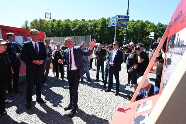 65th Anniversary of the Berlin Wall in Berlin BERLIN, GERMANY – AUGUST 12: Berlin’s Governing Mayor Kai Wegner and Federal Commissioner for Culture and the Media Wolfram Weimer attend the opening ceremony of a 30-meter-long temporary memorial installation and the open-air exhibition Views of the Wall: Berlin 1961–1990, marking the 65th anniversary of the construction of the Berlin Wall, near the Brandenburg Gate in Berlin, Germany, on August 12, 2026. Volodymyr Sindieiev Anadolu Berlin Germany. Editorial use only. Please get in touch for any other usage.  Copyright: x2026xAnadoluxVolodymyrxSindieievx