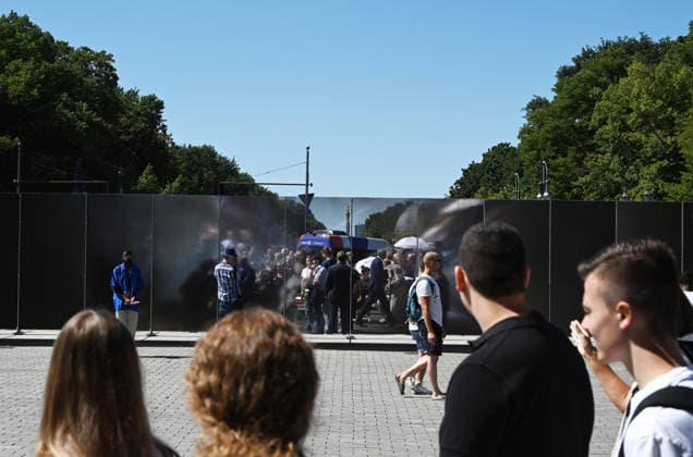 65th Anniversary of the Berlin Wall in Berlin BERLIN, GERMANY – AUGUST 12: People visit the opening ceremony of a 30-meter-long temporary memorial installation and the open-air exhibition Views of the Wall: Berlin 1961–1990, marking the 65th anniversary of the construction of the Berlin Wall, near the Brandenburg Gate in Berlin, Germany, on August 12, 2026. Volodymyr Sindieiev Anadolu Berlin Germany. Editorial use only. Please get in touch for any other usage.  Copyright: x2026xAnadoluxVolodymyrxSindieievx
