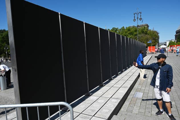 65th Anniversary of the Berlin Wall in Berlin BERLIN, GERMANY – AUGUST 12: People visit the opening ceremony of a 30-meter-long temporary memorial installation and the open-air exhibition Views of the Wall: Berlin 1961–1990, marking the 65th anniversary of the construction of the Berlin Wall, near the Brandenburg Gate in Berlin, Germany, on August 12, 2026. Volodymyr Sindieiev Anadolu Berlin Germany. Editorial use only. Please get in touch for any other usage.  Copyright: x2026xAnadoluxVolodymyrxSindieievx