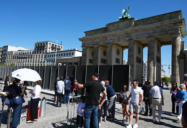 65th Anniversary of the Berlin Wall in Berlin BERLIN, GERMANY – AUGUST 12: People visit the opening ceremony of a 30-meter-long temporary memorial installation and the open-air exhibition Views of the Wall: Berlin 1961–1990, marking the 65th anniversary of the construction of the Berlin Wall, near the Brandenburg Gate in Berlin, Germany, on August 12, 2026. Volodymyr Sindieiev Anadolu Berlin Germany. Editorial use only. Please get in touch for any other usage.  Copyright: x2026xAnadoluxVolodymyrxSindieievx