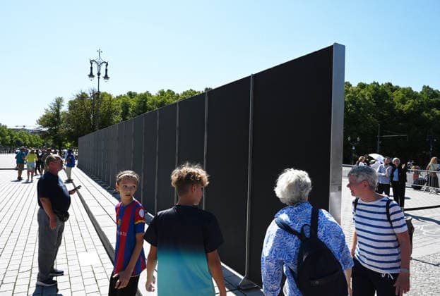 65th Anniversary of the Berlin Wall in Berlin BERLIN, GERMANY – AUGUST 12: People visit the opening ceremony of a 30-meter-long temporary memorial installation and the open-air exhibition Views of the Wall: Berlin 1961–1990, marking the 65th anniversary of the construction of the Berlin Wall, near the Brandenburg Gate in Berlin, Germany, on August 12, 2026. Volodymyr Sindieiev Anadolu Berlin Germany. Editorial use only. Please get in touch for any other usage.  Copyright: x2026xAnadoluxVolodymyrxSindieievx
