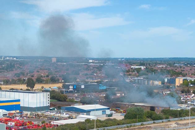 August 12, 2026, London, London, UK: London, UK. Emergency services battle a fire in Barking, east London. Around 100 firefighters and 15 fire engines responded to a fire at an industrial estate unit on Ripple Road. London UK  - ZUMAl94_ 20260812_zaf_l94_021 Copyright: xMarcinxNowakx