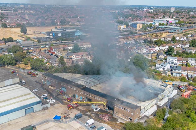 August 12, 2026, London, London, UK: London, UK. Emergency services battle a fire in Barking, east London. Around 100 firefighters and 15 fire engines responded to a fire at an industrial estate unit on Ripple Road. London UK  - ZUMAl94_ 20260812_zaf_l94_023 Copyright: xMarcinxNowakx