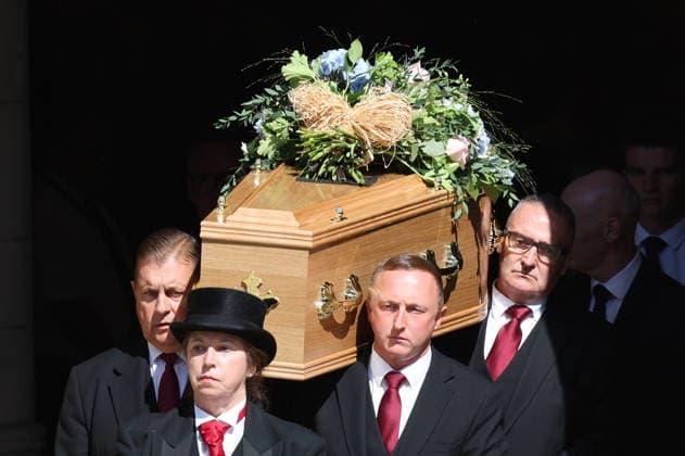 . 12 08 2026. Buckfast, United Kingdom. The coffin of Ann Widdecombe leaving Buckfast Abbey after her funeral in Buckfast, United Kingdom.  xStephenxLockx xi-Imagesx IIM-26942-0006