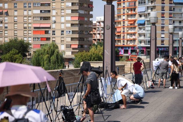 RECORD DATE NOT STATED Total Solar Eclipse In Saragossa, Spain. People prepare to watch total solar eclipse from Puente de Piedra bridge in Saragossa, Spain on August 12th, 2026. Zaragoza will experiencesl a total 100% sun coverage lasting for about 1 minute and 27 seconds. Zaragoza Spain  Copyright: xBeataxZawrzelx originalFilename: zawrzel-notitle260812_npAnR.jpg
