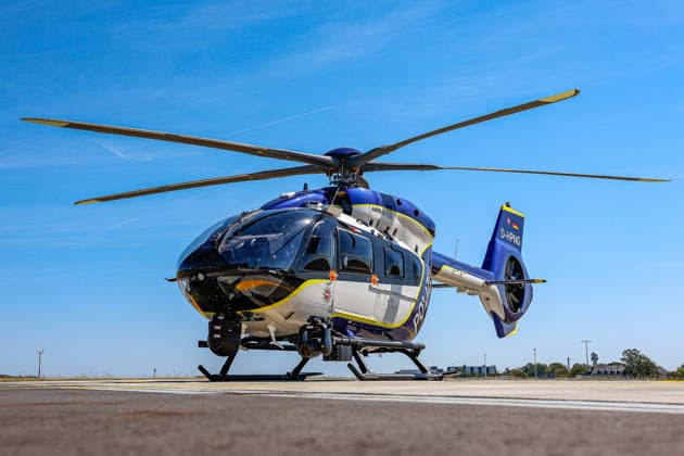 Polizeihubschraubern vom Typs Airbus H145 in den Dienst gestellt worden Der neue Polizeihubschrauber Airbus H145, Funkrufname Phoenix 95, steht vor dem Hangar. Flughafen Hannover-Langenhagen Polizeihubschrauberstaffel Niede Niedersachsen, Region Hannover Germany *** Airbus H145 police helicopters have been put into service. The new Airbus H145 police helicopter, call sign Phoenix 95, is parked in front of the hangar at Hannover Langenhagen Airport, Niede Police Helicopter Squadron, Lower Saxony, Hannover region, Germany