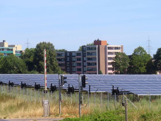 Large-scale use of valuable farmland for photovoltaic installations—photovoltaics instead of agriculture: a bright future