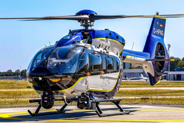 Polizeihubschraubern vom Typs Airbus H145 in den Dienst gestellt worden Der neue Polizeihubschrauber Airbus H145 Funkrufname Phoenix 95 ist vor den Hanger der Hubschrauberstaffel gelandet. Flughafen Hannover-Langenhagen Polizeihubschrauberstaffel Niede Niedersachsen, Region Hannover Germany *** Airbus H145 police helicopters have been put into service. The new Airbus H145 police helicopter, call sign Phoenix 95, has landed in front of the hangar of the helicopter squadron at Hannover Langenhagen Airport, Lower Saxony Police Helicopter Squadron, Hanover Region, Germany