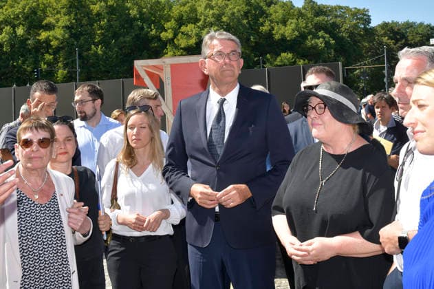 Wolfram Weimer bei der Pressekonferenz mit Präsentation des temporären Erinnerungsortes mit einer großformatigen Installation und Open-Air-Ausstellung auf dem Platz des 18. März sowie der Vorstellung des stadtweiten Programms anlässlich des 65. Jahrestags des Berliner Mauerbaus. Berlin, 12.08.2026 *** Wolfram Weimer at the press conference announcing the temporary memorial site—featuring a large-scale installation and an open-air exhibition on Platz des 18 März—as well as the citywide program marking the 65th anniversary of the construction of the Berlin Wall. Berlin, August 12, 2026 Foto:xM.xBehrensx xFuturexImagex mauerbau_6806