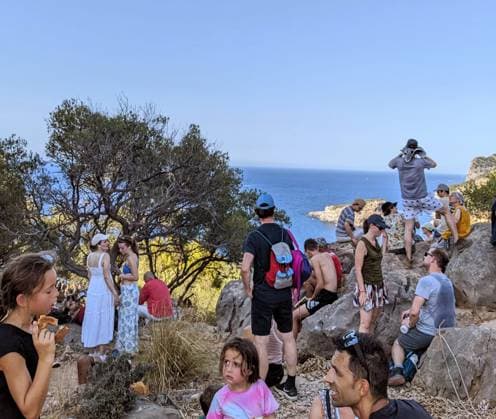 12.08.2026, Totale Sonnenfinsternis auf der Urlaubsinsel Mallorca, Tausende Urlauber suchen den besten Aussichtspunkt, hier bei Soler in den Bergen. 12.08.2026, Sonnenfinsternis auf Mallorca 12.08.2026, Sonnenfinsternis auf Mallorca *** August 12, 2026, Total solar eclipse on the vacation island of Mallorca; thousands of vacationers are looking for the best vantage point, here in the mountains near Soler, August 12, 2026; solar eclipse on Mallorca, August 12, 2026; solar eclipse on Mallorca
