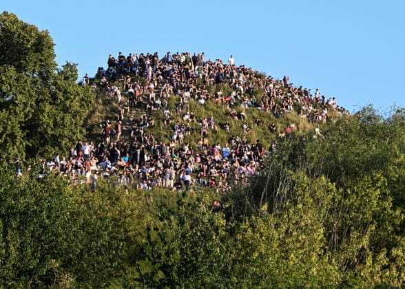 Hundreds Gather At Krakow s Historic Krakus Mound To Watch Solar Eclipse KRAKOW, POLAND - AUGUST 12: Hundreds of people secure viewing spots on and around the historic Krakus Mound (Kopiec Krakusa) ahead of a solar eclipse on August 12, 2026 in Krakow, Poland. Anticipation builds as massive crowds of spectators arrive early to claim vantage points on the prehistoric monument before the celestial event begins over the city skyline. Krakow Poland  Copyright: xArturxWidakx originalFilename: widak-hundreds260812_np1ql.jpg
