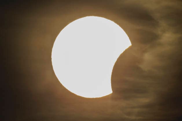 Partielle Sonnenfinsternis, aufgenommen in Berlin, 12.08.2026. Berlin Deutschland *** Partial solar eclipse, photographed in Berlin, August 12, 2026, Berlin, Germany Copyright: xFlorianxGaertnerx