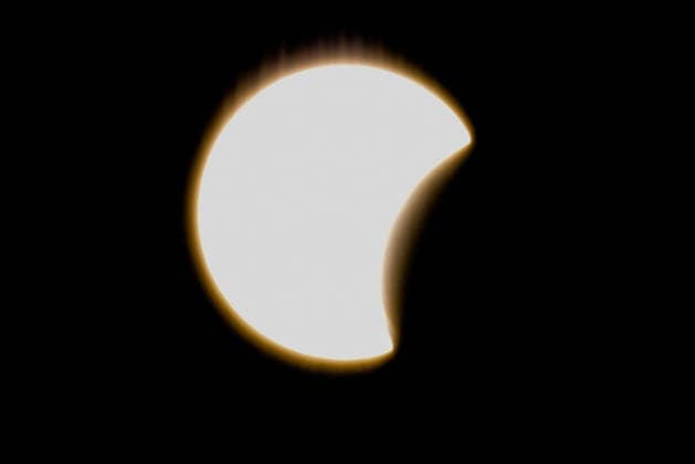August 12, 2026, London, London, UK: London, UK.A view of the solar eclipse over London, as the Moon gradually moves across the Sun, covering around 90% of its surface at the peak. The event is the most complete solar eclipse visible from the UK since 1999. London UK  - ZUMAl94_ 20260812_zaf_l94_032 Copyright: xDinendraxHariax