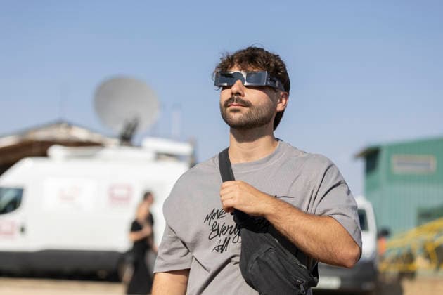 Sigüenza, Guadalajara, Observes the 2026 Total Solar Eclipse A person observes the 2026 total solar eclipse on August 12, 2026, in Sigüenza, Guadalajara, Castilla-La Mancha, Spain. This is the first total solar eclipse visible from the Iberian Peninsula in over a century. The path of totality crosses Spain from west to east and passes through numerous provincial capitals, from which observers will be able to catch a glimpse of the first event in the so-called trio of eclipses, since on August 2, 2027, another total eclipse will cross Spain, and on January 26, 2028, an annular eclipse will occur. AUGUST 12, 2026 SOLAR ECLIPSE TOTAL ECLIPSE PARTIAL MOON GLASSES Ananda Manjó Sigüenza, Guadalajara, Castile Sigüenza, Guadalajara, Castile, Spa  Copyright: xAnandaxManjonx 7711487