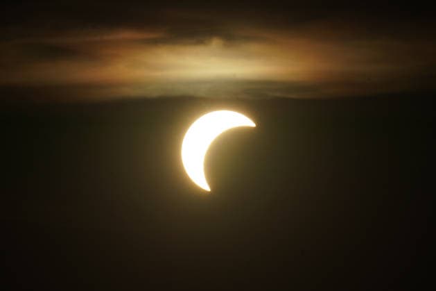 Die Sonnenfinsternis beginnt über Büttelborn in Südhessen - 12.08.2026 Büttelborn: Partielle Sonnenfinsternis in Südhessen *** The solar eclipse begins over Büttelborn in southern Hesse on August 12, 2026. Büttelborn: Partial solar eclipse in southern Hesse