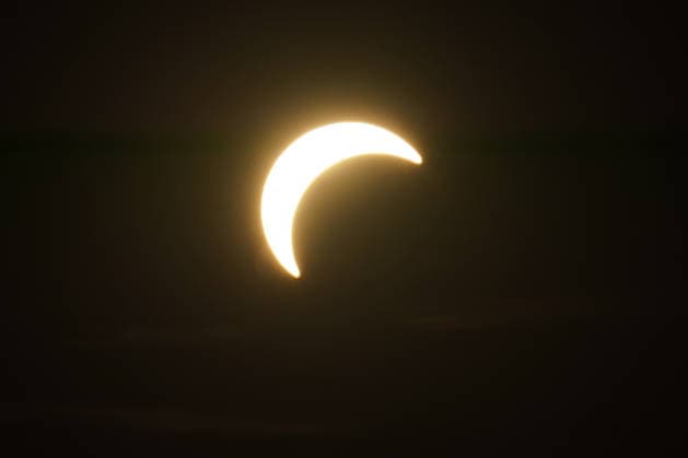 Die Sonnenfinsternis beginnt über Büttelborn in Südhessen - 12.08.2026 Büttelborn: Partielle Sonnenfinsternis in Südhessen *** The solar eclipse begins over Büttelborn in southern Hesse on August 12, 2026. Büttelborn: Partial solar eclipse in southern Hesse