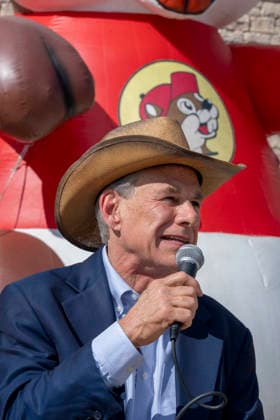 August 12, 2026, San Marcos, Tx, United States: Texas Governor GREG ABBOTT dons a cowboy hat as he speaks during the opening of another 76,000 square foot Buc-ee s convenience store in San Marcos, Texas on August 12, 2026. The store features beaver-themed merchandise, lots of food choices and 124 gas pumps. San Marcos United States  - ZUMAd150 20260812_znp_d150_009 Copyright: xBobxDaemmrichx