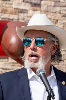 August 12, 2026, San Marcos, Tx, United States: Buc-ee s founder ARCH BEAVER APLIN greets customes in the 74,000 foot Buc-ee s convenience store in San Marcos, Texas after Gov. Greg Abbott (not shown) spoke to the crowd during the opening of Buc-ee s convenience store in San Marcos, Texas on August 12, 2026. The store features beaver-themed merchandise, lots of food choices and 124 gas pumps. San Marcos United States  - ZUMAd150 20260812_znp_d150_014 Copyright: xBobxDaemmrichx
