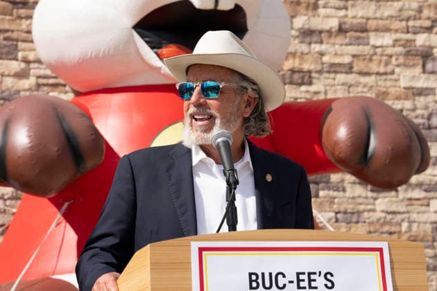 August 12, 2026, San Marcos, Tx, United States: Buc-ee s founder ARCH BEAVER APLIN greets customes in the 74,000 foot Buc-ee s convenience store in San Marcos, Texas after Gov. Greg Abbott (not shown) spoke to the crowd during the opening of Buc-ee s convenience store in San Marcos, Texas on August 12, 2026. The store features beaver-themed merchandise, lots of food choices and 124 gas pumps. San Marcos United States  - ZUMAd150 20260812_znp_d150_016 Copyright: xBobxDaemmrichx