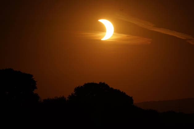 Die Sonnenfinsternis über Büttelborn in Südhessen - 12.08.2026 Büttelborn: Partielle Sonnenfinsternis in Südhessen *** The Solar Eclipse Over Büttelborn in Southern Hesse, August 12, 2026—Büttelborn: Partial Solar Eclipse in Southern Hesse