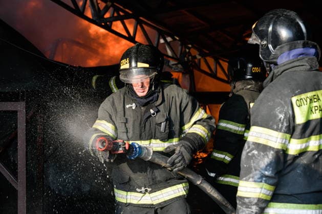 RUSSIA, KRASNODAR REGION - AUGUST 12, 2026: Employees of the Russian Emergencies Minsitry respond to a fire at a warehouse storing plastic products in the village of Lenina, southeast of Krasnodar. The fire covering an area of 2.2 thousand sq m has been contained Russia  - ZUMAt113 20260812_zaa_t113_361 Copyright: xRomanxSokolovx