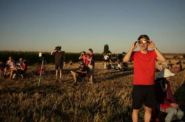 August 12, 2026: People observe the partial solar eclipse using eclipse glasses, improvised viewing devices and telescopes at several locations in Brussels, Belgium, Wednesday, 12.08.2026. The partial eclipse was visible across Belgium during the evening, drawing residents and amateur astronomers to open spaces to watch the phenomenon. - ZUMAw80_ 20260812_faf_w80_004 Copyright: xWiktorxDabkowskix