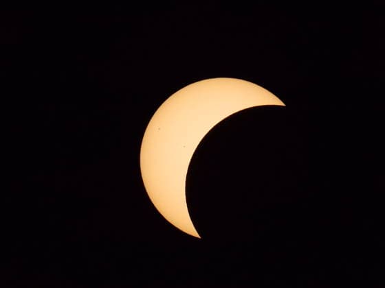 12.08.2026 xkhx Kassel, partielle Sonnenfinsternis - alle Phasen In Kassel wird sich der Mond vor die Sonne schieben und die Sonne zu 88 Prozent bedecken *** August 12, 2026 xkhx Kassel, partial solar eclipse—all phases. In Kassel, the Moon will pass in front of the Sun and cover 88 percent of it. KH