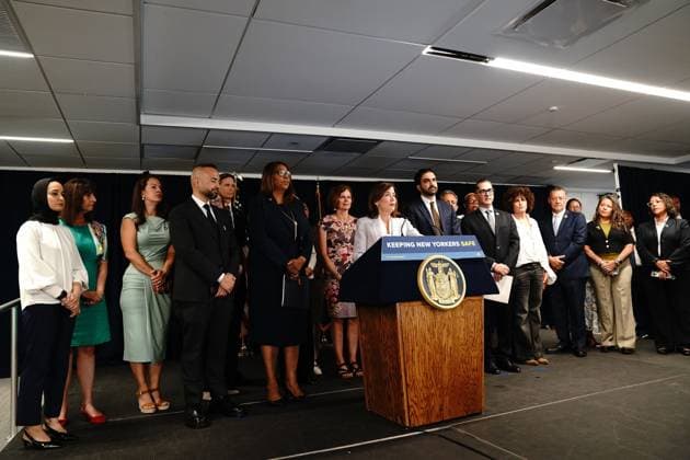 Letitia James, Kathy Hochul, Zohran Mamdani at the press conference for New York Government Officials Stand Up to Federal ICE Agent Overreach in Joint Statement, Office of the Governor of the State of New York, New York, NY, August 12, 2026. Photo By: Kristin Callahan Everett Collection New York Government Officials Stand Up to Federal ICE Agent Overreach in Joint Statement PUBLICATIONXNOTxINxCANxCHNxFRAxITAxJPNxNORxPOLxRUSxESPxUKxUSA
