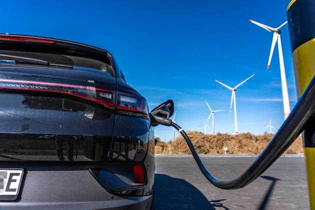 A44 Green Energy Charging Park, at the Lichtenau exit, charging stations for electric vehicles, powered by electricity sourced directly from nearby wind and solar farms, charging points up to 400 kW, Price on the day the photo was taken: Ä0.39 per kWh; charging a VW ID.4; North Rhine-Westphalia, Germany; Green Energy Charging Park