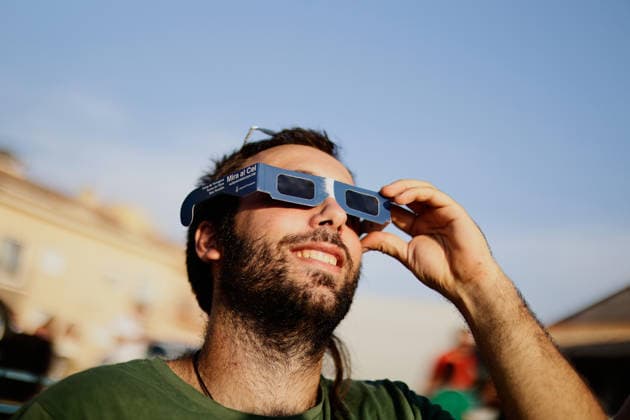 The Perfect Alignment Of The Moon And The Sun During The Total Solar Eclipse Of 2026 A man looks up with protective eyewear at the solar corona during totality in Horta de Sant Joan, Spain, on August 12, 2026. The solar corona is visible in the sky over the mountain peaks of Els Ports Natural Park during the eclipse. Horta de Sant Joan Catalonia Spain  Copyright: xJoanxCrosx originalFilename: cros-notitle260812_npU7s.jpg