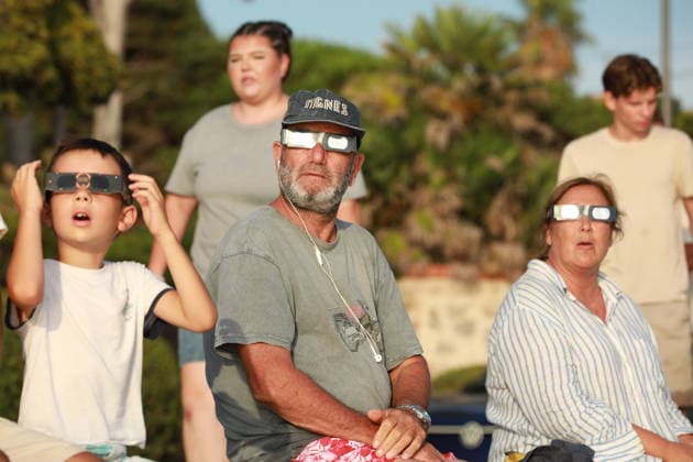 Solar eclipse in France CAP D’ANTIBES, FRANCE – AUGUST 12, 2026: The partial solar eclipse is seen from Plage des Ondes in Cap d’Antibes, France. People gather along the coast to watch the eclipse as the Moon passes in front of the Sun. Mohamad Salaheldin Abdelghani Alsayed Anadolu Cap d’antibes France. Editorial use only. Please get in touch for any other usage.  Copyright: x2026xAnadoluxMohamadxSalaheldinxAbdelghanixAlsayedx