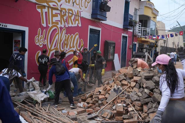 Earthquake Damage in Roldanillo, Colombia ROLDANILLO, COLOMBIA — AUGUST 12: Residents inspect damaged homes and infrastructure in Roldanillo, Valle del Cauca, following the powerful earthquake that struck western Colombia, on August 12, 2026. Communities continue to assess the damage and recover in the aftermath of the tremor. Juancho Torres Anadolu Roldanillo Colombia. Editorial use only. Please get in touch for any other usage.  Copyright: x2026xAnadoluxJuanchoxTorresx