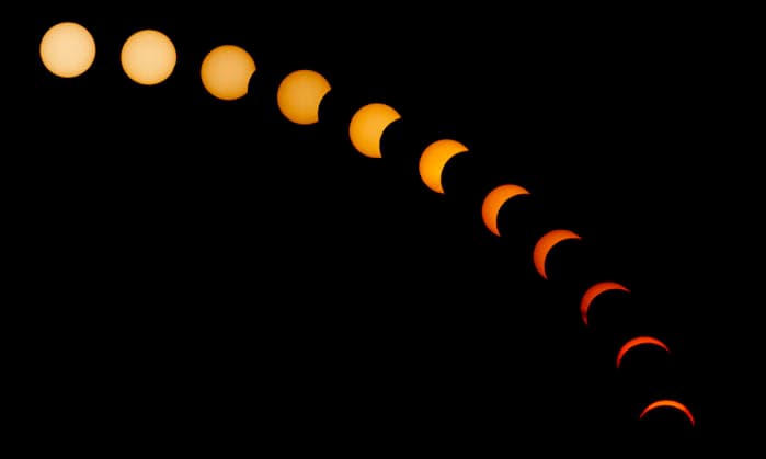 Aktuelles Zeitgeschehen - partielle Sonnenfinsternis über Deutschland 2026-08-12, GER, Bayern, Passau: Bilder der partiellen Sonnenfinsternis über Deutschland. Das Himmelsereignis wurde fotografiert in Passau, Niederbayern. Am Abend zwischen 19:20 und 20:15 Uhr Ortszeit schob sich der Mond zwischen Erde und Sonne. In Deutschland wurde die Sonne bis zu 90% verdeckt. Eine Collage des Verlaufs. *** Current Events: Partial Solar Eclipse Over Germany, August 12, 2026, GER, Bavaria, Passau: Images of the partial solar eclipse over Germany. The celestial event was photographed in Passau, Lower Bavaria. In the evening between 7:20 p.m. and 8:15 p.m. local time, the Moon moved between the Earth and the Sun. In Germany, up to 90% of the Sun was obs