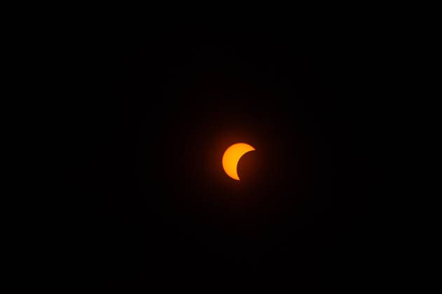 Partial solar eclipse in Nijmegen, Netherlands - 12 Aug 2026 The moon is starting to cover the sun. On the banks of the Waal River in Nijmegen, people gathered to watch the partial solar eclipse. The solar eclipse began at 7:16 PM, with 88% of the sun eclipsed by 8:11 PM. This is the largest partial solar eclipse the Netherlands has seen since 1999; the next one of this magnitude will be in 2081. Nijmegen Netherlands Copyright: xAnaxFernandezx xSOPAxImagesx Ana_Fernandez_12082026_PartialSolarEclipseNetherlands_003