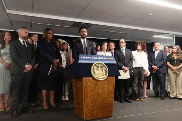 New York, NY- August 12: Governor Kathy Hochul, Mayor Zohran Kwame Mamdani and Attorney General Letitia James make an announcement standing up to federal ICE overreach on August 12 2026 Credit: AdMedia USA - ZUMAa123 20260812_zaa_a123_122 Copyright: xCamaraxPorterx