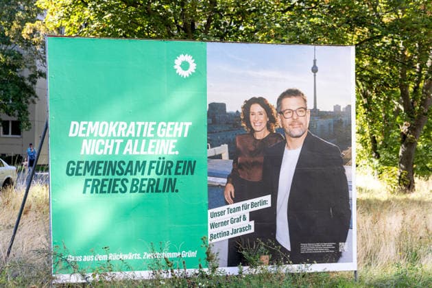 Wahl zum Abgeordnetenhaus, Wahlplakate in Berlin, 07.08.2026 Plakat: Werner Graf (Grüne) - Kandidat für das Amt des Regierenden Bürgermeisters von Berlin und Bettina Jarasch - Wahlplakate der Parteien zur 20.Wahl des Abgeordnetenhauses von Berlin und den Bezirksverordnetenversammlungen, Berliner Stadtgebiet, Berlin, 09.8.26 Berlin Berliner Stadtgebiet Berlin Deutschland *** State Parliament Election, Campaign Posters in Berlin, August 7, 2026: Poster featuring Werner Graf, Green Party candidate for the office of Governing Mayor of Berlin, and Bettina Jarasch; election posters from the political parties for the 20th election to the Berlin House of Representatives and the district councils, Berlin metropolitan area, Berlin, August 9, 2026; Copyright: xHolgerxMuchx