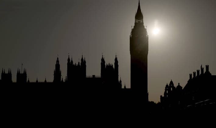 (260812) -- LONDON, Aug. 12, 2026 -- Photo taken on Aug. 12, 2026 shows a partial solar eclipse in London, Britain. ) BRITAIN-LONDON-SOLAR ECLIPSE LixYing 