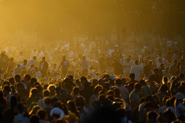 Thousands of people had gathered at Parc AndrÃ CitroÃ«n to watch the solar eclipse in Paris on 12 August 2026 - 27 06 2026 - France Ile-de-France (region) Paris -  JulienxMattiax xLexPictorium LePictorium_0339309