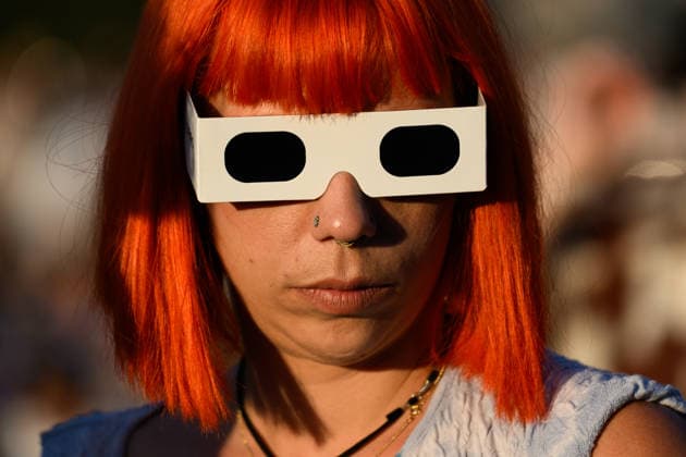 Thousands of people had gathered at Parc AndrÃ CitroÃ«n to watch the solar eclipse in Paris on 12 August 2026 - 12 08 2026 - France Ile-de-France (region) Paris -  JulienxMattiax xLexPictorium LePictorium_0339353