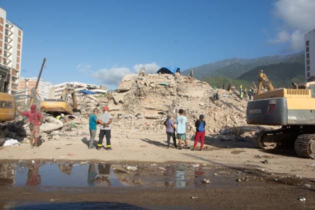 Recovery Efforts Continue in Earthquake-Ravaged La Guaira LA GUAIRA, VENEZUELA AUGUST 12, 2026: Residents continue moving through earthquake-damaged neighborhoods in Tanaguarena, Los Corales and Catia La Mar, where destroyed roads, collapsed buildings and debris continue to disrupt daily life 49 days after the twin earthquakes struck Venezuela s central coast. With public transportation limited, residents walk through rubble and around heavy machinery to reach different parts of the affected areas, while many continue searching for drinking water as recovery and debris removal operations remain underway. Estado la guaira Venezuela (Bolivarian Republic of) Copyright: x xFranyerxNievesx(Babel)x xJNAxPressx