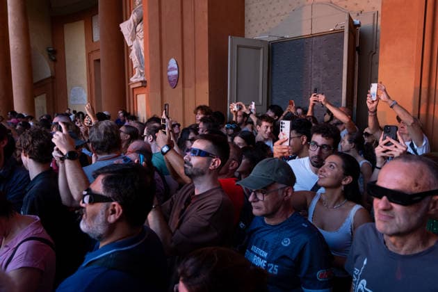 IPA87432111 - Spectators wear protective eclipse glasses to safely watch a solar eclipse at the Sanctuary of the Madonna di San Luca. Bologna, Italy, August 8, 2026  Copyright: xLeonardoxGaravaglia LiveMediax xx 87432111