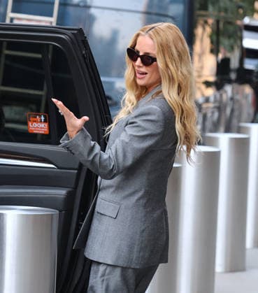 Annabelle Wallis out in New York Actress Annabelle Wallis all smile leaves a studio in New York, NY on August 12, 2026. One week ago, according to report Annabelle and Sebastian Stan welcome first child together. Photo by Dylan Travis ABACAPRESS.COM New York NY  Copyright: xDylanxTravis ABACAx